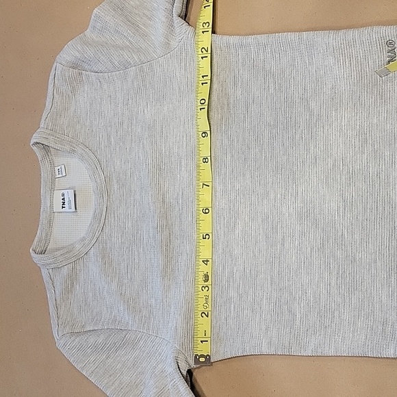 TNA (Aritzia) Size 2XS Waffle Knit Long Sleeve Cropped Crew Neck Top, NWOT - Picture 4 of 9